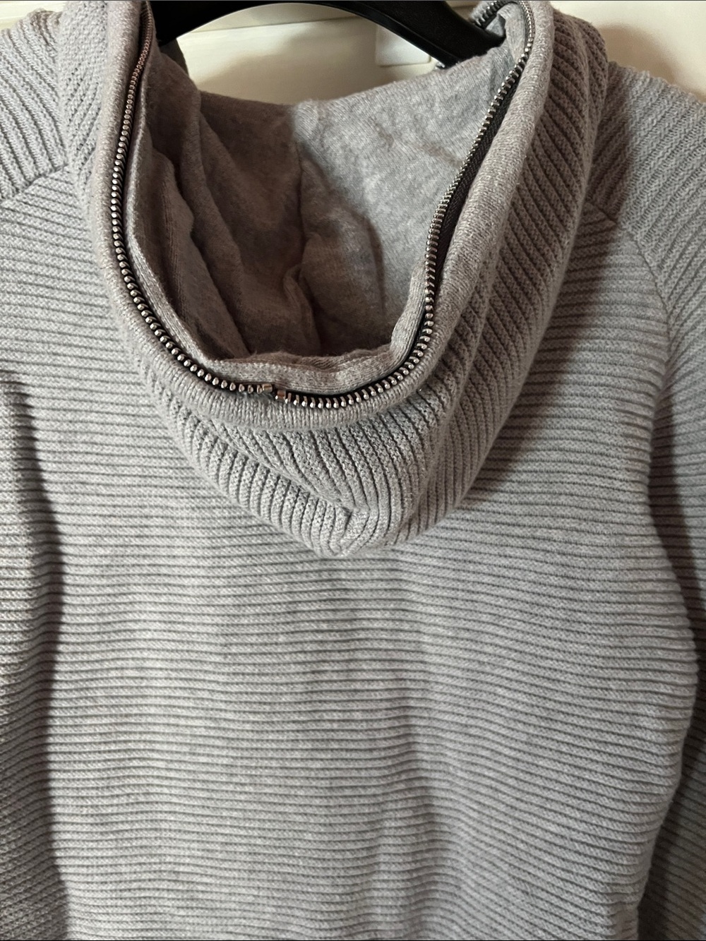 H&M Hooded sweater
 ( elegant ribbed fabric) - Picture 6 of 13